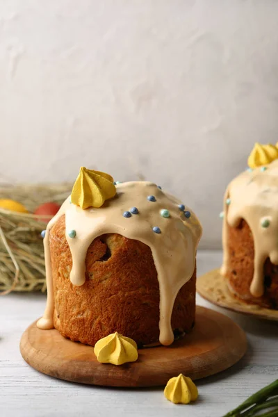 Holiday Easter cake with icing — Stock Photo, Image