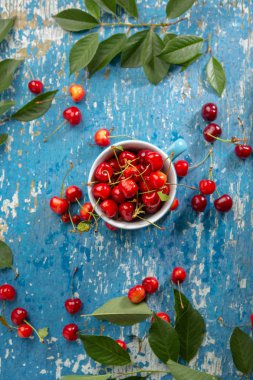 Kupası yukarıdaki taze kiraz