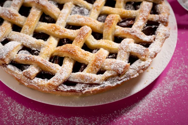 Sweet plums pie close-up — Stock Photo, Image