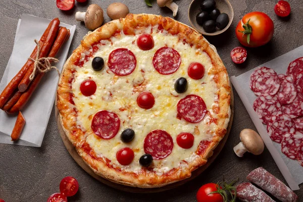 Pizza ve malzemeler — Stok fotoğraf