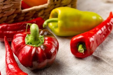 Taze kırmızı kırmızı biber, sebze