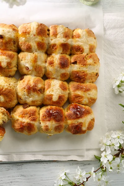 Påsk heta korsbullar — Stockfoto