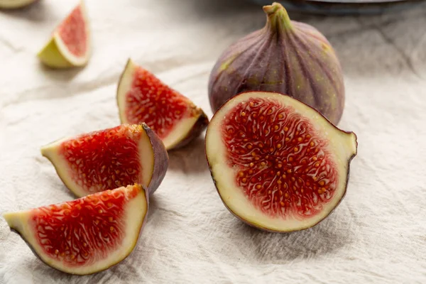 Sliced fresh figs — Stock Photo, Image