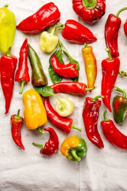 Taze sarı ve kırmızı biber