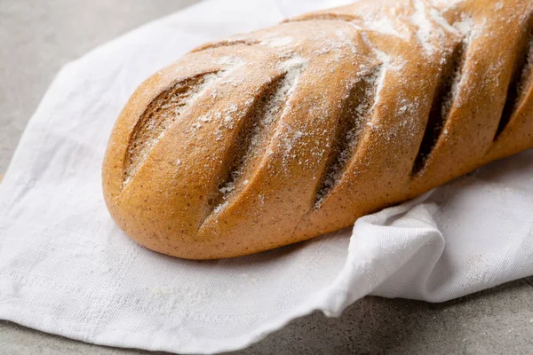 Una barra de pan artesanal —  Fotos de Stock