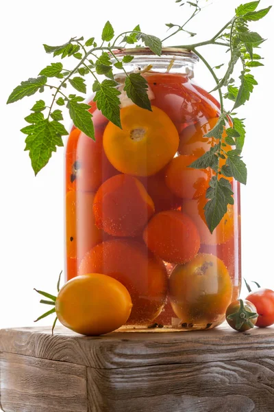 Tomates fermentées maison dans un pot — Photo