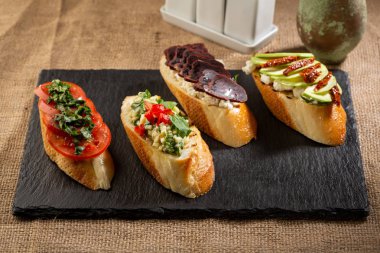 Sos ve et ile İtalyan bruschetta, kayrak yakın çekim domates