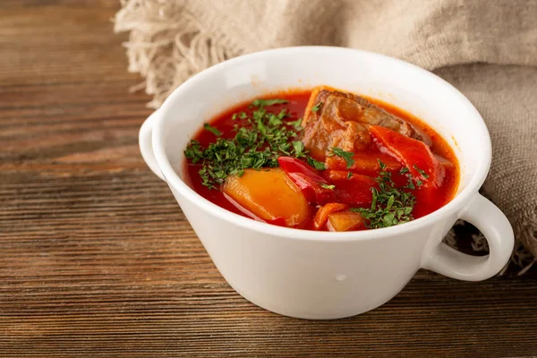 Rödbetor rustik soppa Borsch närbild i vit skål — Stockfoto