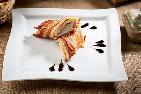 Grilled meat with bacon on plate — Stock Photo, Image