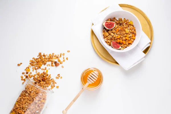 Petit déjeuner bol avec granola et miel vue sur le dessus, nourriture saine — Photo