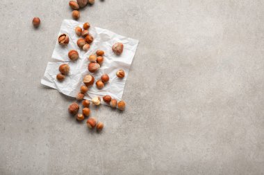 Fındık yığını ve fotokopi alanı manzarası, sağlıklı yiyecekler