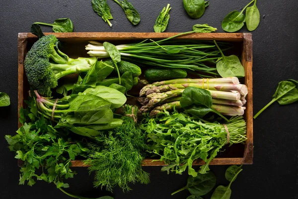 Verdura Verde Biologica Cassa Legno — Foto Stock