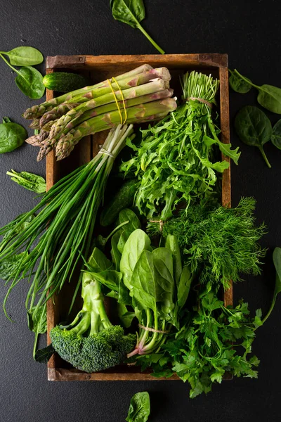 Vegetais Verdes Orgânicos Caixa Madeira Vista Superior — Fotografia de Stock