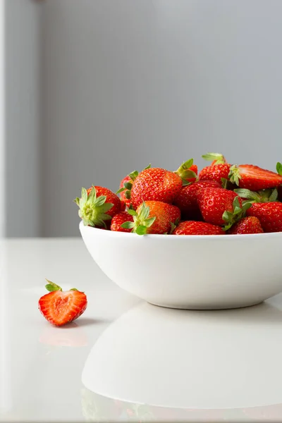 Close Bowl Strawberry White Table — Stock Photo, Image