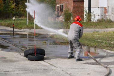 Surgut Gres-2. Bölüm-134 yangın söndürme. Surgut, Rusya Federasyonu. 09/13/2012. Emanet ateş. Yangın söndürme. Yangın söndürme yarışmalara aşamaları.