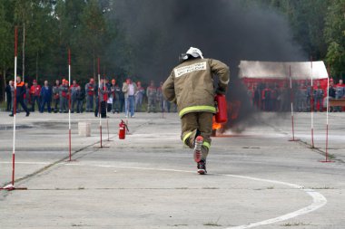 Surgut Gres-2. Bölüm-134 yangın söndürme. Surgut, Rusya Federasyonu. 09/06/2013. Emanet ateş. Yangın söndürme. Yangın söndürme yarışmalara aşamaları.