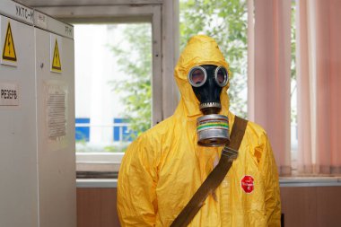 Surgutskaya Gres-2, Surgut, Rusya, 24.07.2012. Kurtarma ekipleri kurban kaydetmek için bir kimyasal tesisinde egzersizleri. Kurtarma ekipleri itfaiye 134.