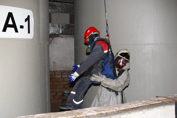 Surgutskaya Gres Surgut Russie 2012 Exercices Sauveteurs Dans Une Usine — Photo