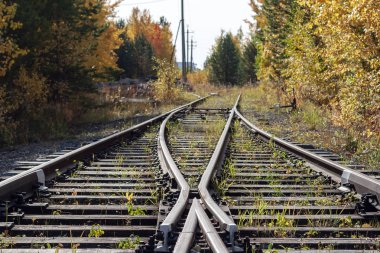 Eski demiryolu demiryollarının yakınsama.