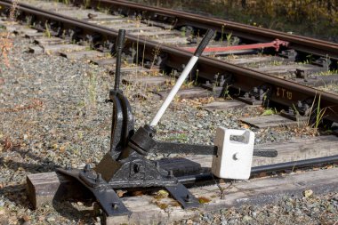 Eski, el ile demiryolu noktaları geçiş.