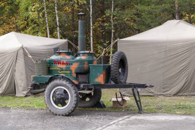 Surgut Gres-2. Bölüm-134 yangın söndürme. Surgut, Rusya Federasyonu. 09/19/2018. Emanet ateş. Alan mutfağın yanı ordusu çadır.