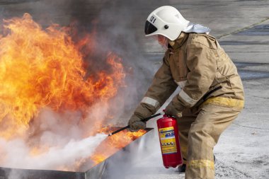 Surgut Gres-2. Bölüm-134 yangın söndürme. Surgut, Rusya Federasyonu. 09/19/2018. Emanet ateş. Yangın söndürme. Yangın söndürme yarışmalara aşamaları.