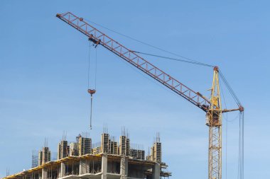 Evin inşaat ve vinç altında üst kısmı.