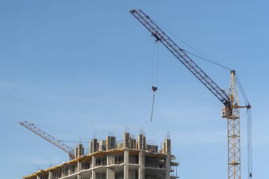 Evin inşaat ve vinç altında üst kısmı.