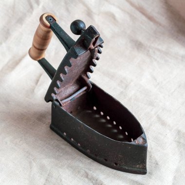 Antik kömür demir yakın çekim.