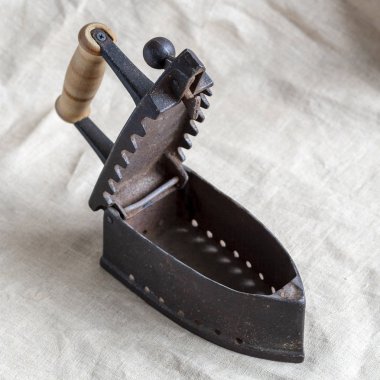 Antik kömür demir yakın çekim.