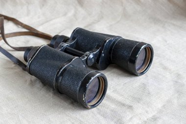 Eski büyük dürbün yakın çekim.