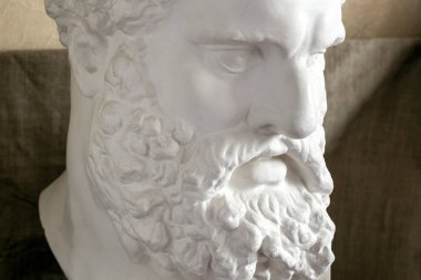 Antik kahraman Herkül'ün başkanı parçası.