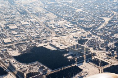 Uçaktan kışın Sibirya kenti