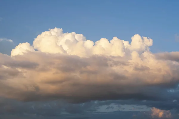 Cumulus Awan Langit Malam Terlihat Dramatis — Stok Foto