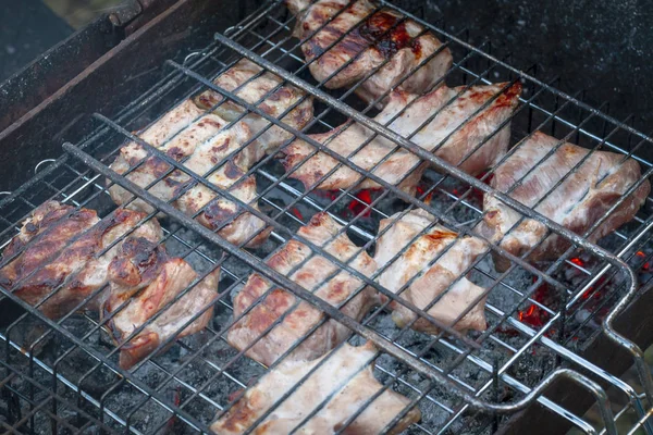 Grill Wird Auf Dem Grill Gebraten Nahaufnahme — Stockfoto