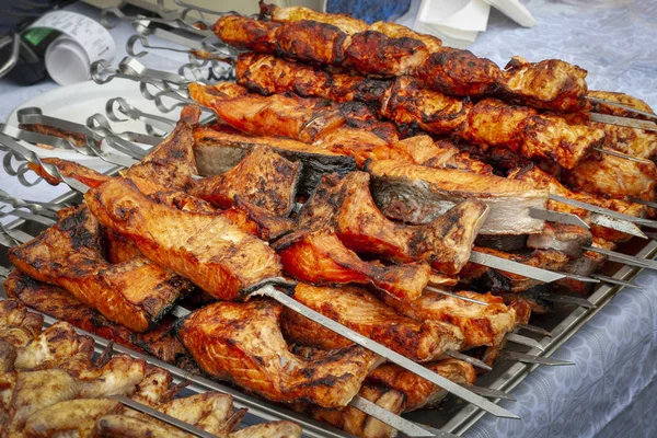 Fertiggrill Aus Fisch Auf Einem Tablett — Stockfoto