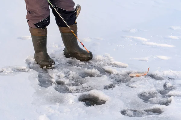 Voordat Het Gat Voor Visserij Van Winter Zijn Alleen Fisherman — Stockfoto
