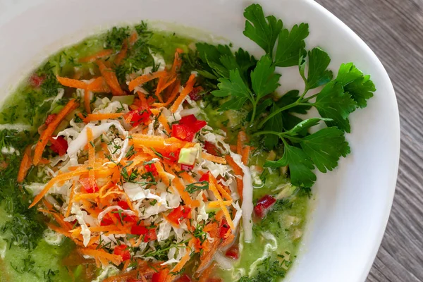 Вегетарианские Блюда Веганский Зеленый Капустный Суп Китайской Капусты Моркови Перца — стоковое фото
