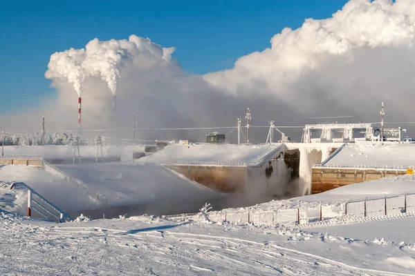 Hidrolik Yapılar Termik Santral Çerçevede Kış Soğuk Gün Don Kalın — Stok fotoğraf