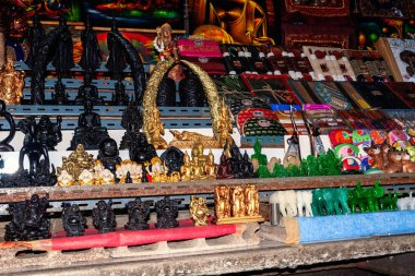 Khlong laboratuvar Mayom Suüstü Pazarı. Vitrin için Hatıra Eşyası için ile