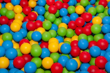 Birçok renkli plastik topları arka plan.