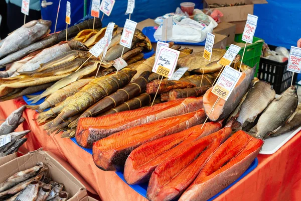 Ren geyiği çobanları ve fishermans bayram. İle vitrin del balık — Stok fotoğraf