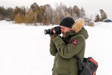 Photocorrespondent sıcak giysiler compet fotoğrafını çekmek
