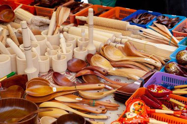 Hediyelik eşya ile tatil adil vitrin.