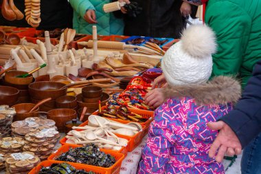 Hediyelik eşya ile tatil adil vitrin.
