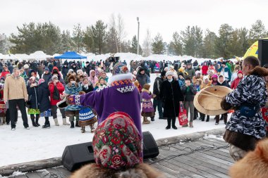Folklor grubu performans Sahne Alanı'ndaki.