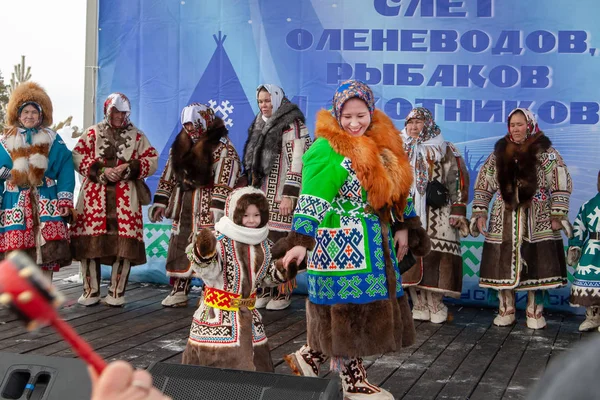 民族衣装、シベリアの原住民のデモ. — ストック写真