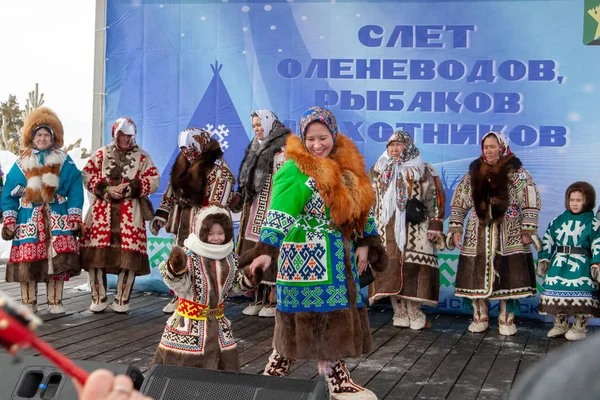 民族衣装、シベリアの原住民のデモ. — ストック写真