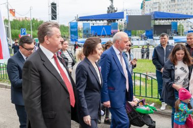 Surgut Yıldönümü - 425 yıl. Tatil - Rusya günü. Governo