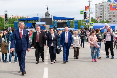 Surgut Yıldönümü - 425 yıl. Tatil - Rusya günü. Governo